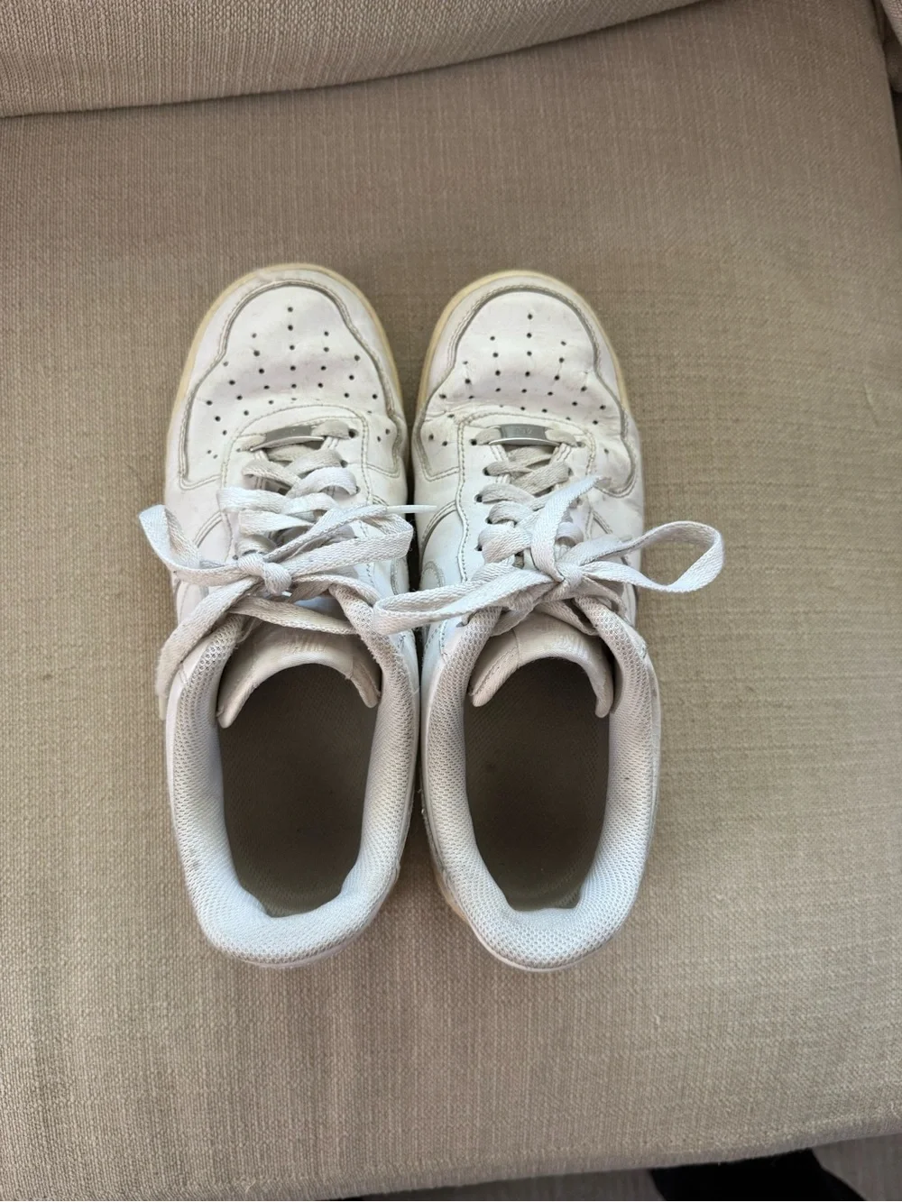 Vintage Nike White Leather Low-Top Sneakers